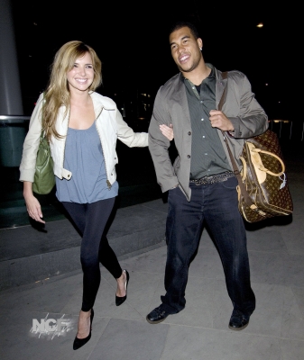 Nadine_Coyle_and_Jason_Bell_Arrive_at_Kings_Cross_in_London_22_02_09_281829.jpg