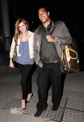 Nadine_Coyle_and_Jason_Bell_Arrive_at_Kings_Cross_in_London_22_02_09_282629.jpg