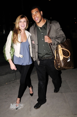 Nadine_Coyle_and_Jason_Bell_Arrive_at_Kings_Cross_in_London_22_02_09_282729.jpg