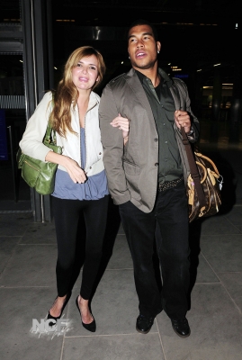 Nadine_Coyle_and_Jason_Bell_Arrive_at_Kings_Cross_in_London_22_02_09_282929.jpg