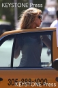 Nadine_Coyle_hails_a_taxi_060109_281729.jpg