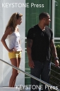 Nadine_Coyle_hails_a_taxi_060109_281929.jpg