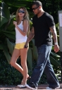 Nadine_Coyle_hails_a_taxi_060109_282529.jpg