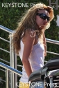 Nadine_Coyle_hails_a_taxi_060109_28829.jpg