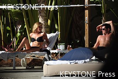 Nadine_Coyle_in_a_Bikini_in_Miami_050109_282329.jpg