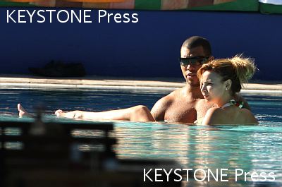 Nadine_Coyle_in_a_striped_bikini_060109_281629.jpg