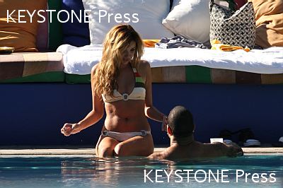 Nadine_Coyle_in_a_striped_bikini_060109_28429.jpg