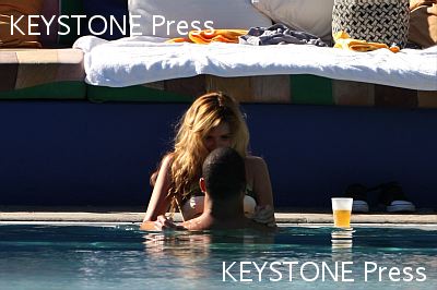 Nadine_Coyle_in_a_striped_bikini_060109_28729.jpg
