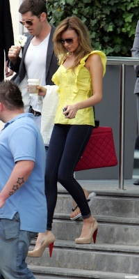 Nadine_Coyle_leaves_her_hotel_in_Manchester_030609_28129.jpg