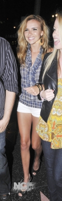 Nadine_Coyle_out_and_about_in_LA2C_USA2C_27_06_09_281829.jpg