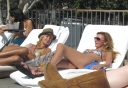 Nadine_in_the_pool_at_her_hotel_in_Los_Angeles_26_06_09_281029.jpg