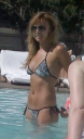 Nadine_in_the_pool_at_her_hotel_in_Los_Angeles_26_06_09_281529.jpg