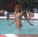 Nadine_in_the_pool_at_her_hotel_in_Los_Angeles_26_06_09_281729.jpg
