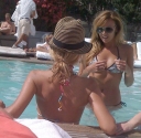 Nadine_in_the_pool_at_her_hotel_in_Los_Angeles_26_06_09_281829.jpg