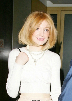 Nicola_and_her_boyfriend_leaving_Nobu_after_romantic_meal_140209_281129.jpg