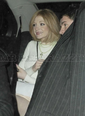 Nicola_and_her_boyfriend_leaving_Nobu_after_romantic_meal_140209_283329.jpg