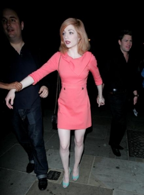 Nicola_leaving_Mayfair_hotel_going_to_Bungalow_82C_17_06_09_284629.jpg