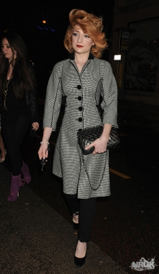 Nicola_leaving_the_restaurant__San_Carlo__in_Liverpool_12_2009_281029.jpg