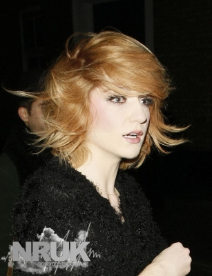 Nicola_Roberts_arriving_at_the_Ivy_club_15_12_09_28129.jpg