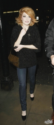 Nicola_Roberts_arriving_at_the_Ivy_club_15_12_09_28829.jpg