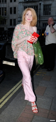 Nicola_Roberts_is_seen_out_in_London_16_06_09_28229.jpg