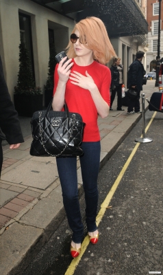 Nicola_Roberts_out_in_Mayfair_080409_28229.jpg