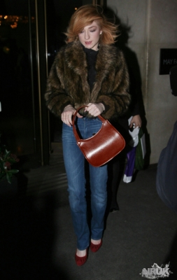 Nicola_Roberts_out_in_Mayfair_19_12_09_281529.jpg