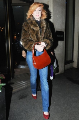 Nicola_Roberts_out_in_Mayfair_19_12_09_283329.jpg
