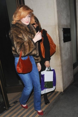 Nicola_Roberts_out_in_Mayfair_19_12_09_283829.jpg