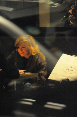 Nicola_Roberts_out_in_Mayfair_19_12_09_284229.jpg
