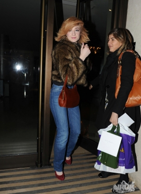 Nicola_Roberts_out_in_Mayfair_19_12_09_28429.jpg