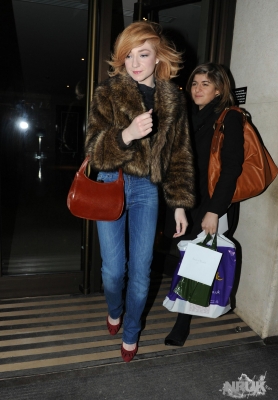 Nicola_Roberts_out_in_Mayfair_19_12_09_28629.jpg