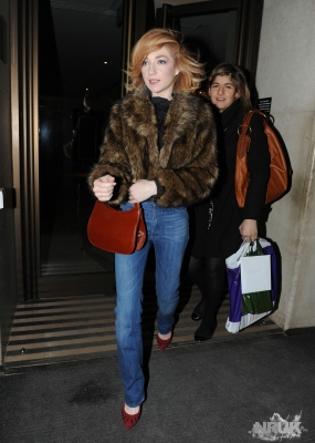 Nicola_Roberts_out_in_Mayfair_19_12_09_28829.jpg