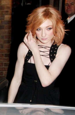 Sarah_Harding_and_Nicola_Roberts_leaving_NME_Afterparty_250209_282529.jpg