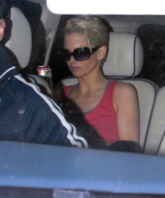 Girls_Aloud_leaving_a_studio2C_London_09_04_08_28329.jpg