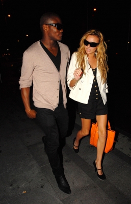 Nadine_and_Nicola_returning_to_hotel_after_night_out_290508_28129.jpg