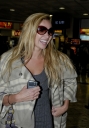 Nadine_Coyle_arrives_at_Heathrow_25_03_2008_28229.jpg