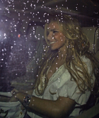 Nadine_Coyle2C_leaving_the_Wolseley_restaurant2C_London_31012008_28229.jpg