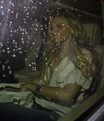 Nadine_Coyle2C_leaving_the_Wolseley_restaurant2C_London_31012008_28429.jpg