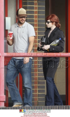 Girls_Aloud_arrive_at_a_studio_complex2C_London_10_11_08_281029.jpeg