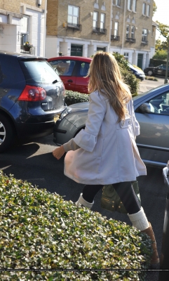 Nadine_Coyle_arriving_home_after_GMTV_27_10_08_28229.jpg