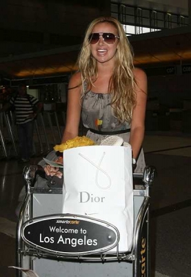 Nadine_Coyle_at_LAX_airport_heading_back_to_London2C_LA_140808_281129.jpg