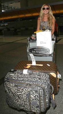 Nadine_Coyle_at_LAX_airport_heading_back_to_London2C_LA_140808_282229.jpg
