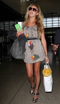 Nadine_Coyle_at_LAX_airport_heading_back_to_London2C_LA_140808_282329.jpg