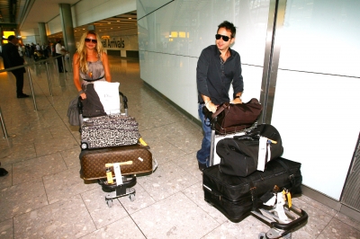 Nadine_Coyle_at_LAX_airport_heading_back_to_London2C_LA_14_08_08_286229.jpg