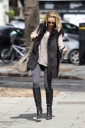 Sarah_Harding_leaving_her_home_04_04_12_281329.jpg