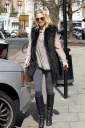 Sarah_Harding_leaving_her_home_04_04_12_281829.jpg