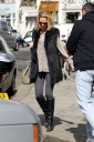 Sarah_Harding_leaving_her_home_04_04_12_282429.jpg