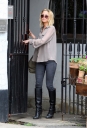 Sarah_Harding_leaving_her_home_04_04_12_28329.jpg