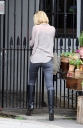 Sarah_Harding_leaving_her_home_04_04_12_28429.jpg